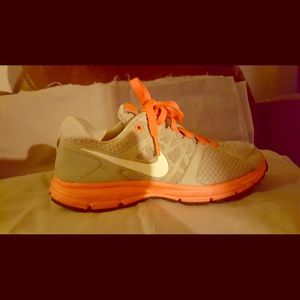 Nike shoes excellent condition!